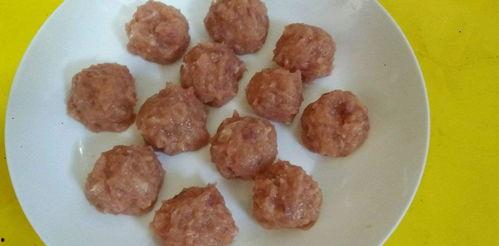 肉丸香肠爆料怎么做视频,轻松学会家常美味  第1张